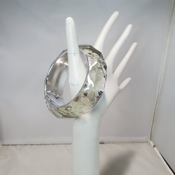 Bijou chunky, clear faceted Lucite bangle - Picture 6 of 6